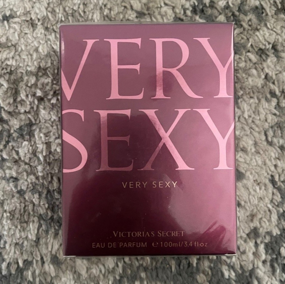 New and sealed Victoria's Secret Very Sexy Perfume 3.4 oz